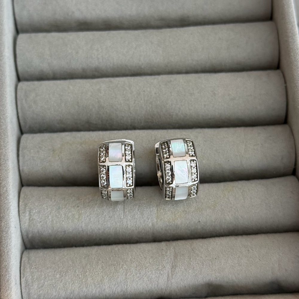 Elegant Ti Sento Mother of pearl earrings